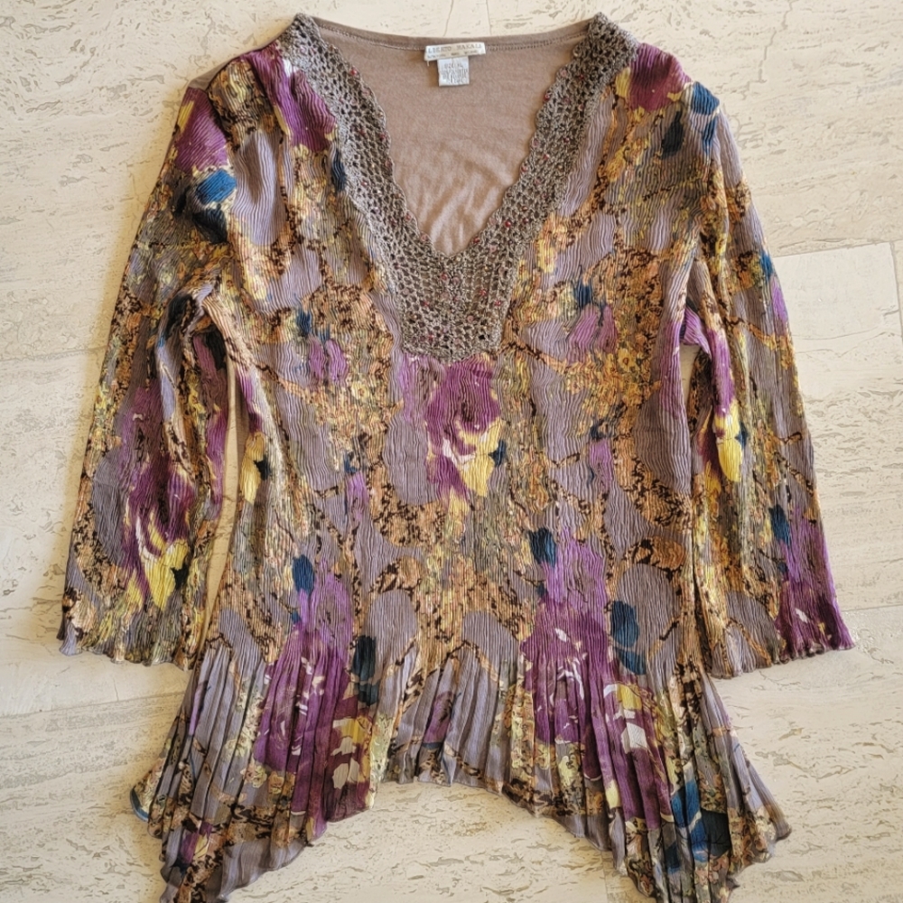 Alberto Makeli poly top with beaded croched v neck detail.